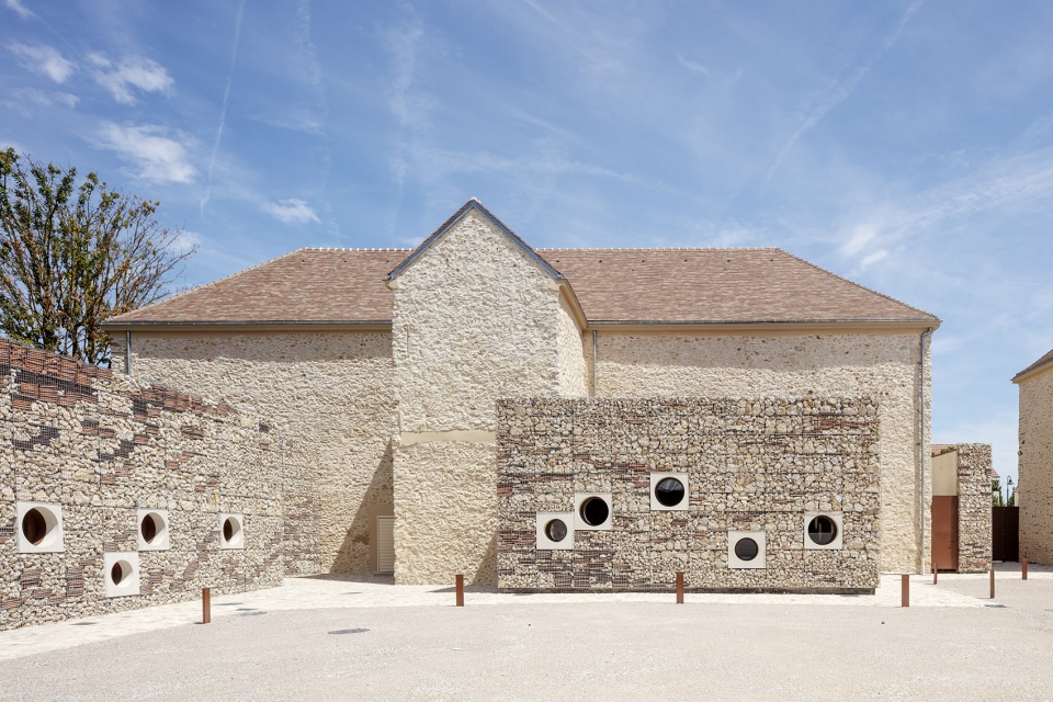 Chessy cultural centre by Opus 5 architectes