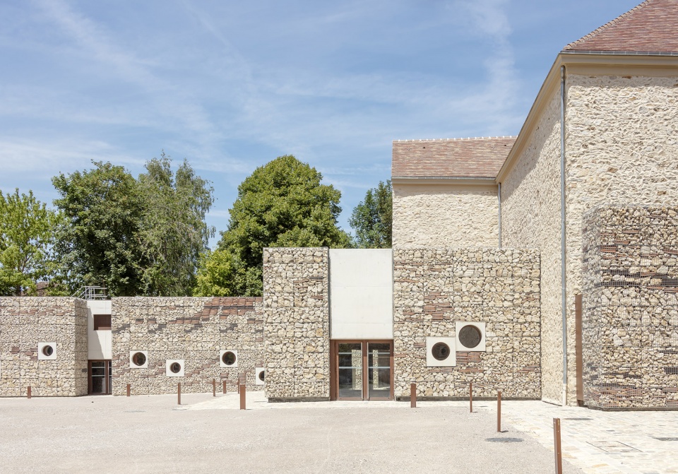 Chessy cultural centre by Opus 5 architectes