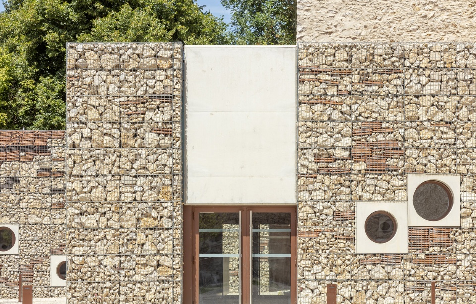 Chessy cultural centre by Opus 5 architectes