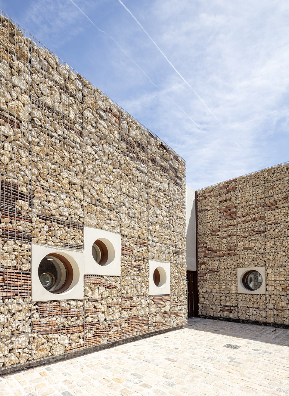 Chessy cultural centre by Opus 5 architectes
