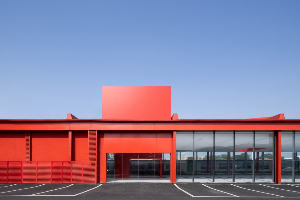 chengdu hongmeng car showroom by clou