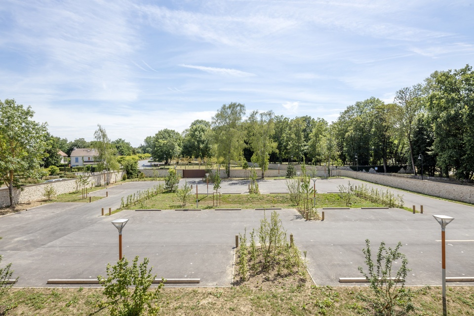 Chessy cultural centre by Opus 5 architectes