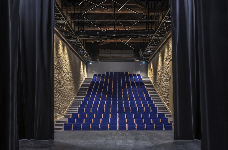 Chessy cultural centre by Opus 5 architectes