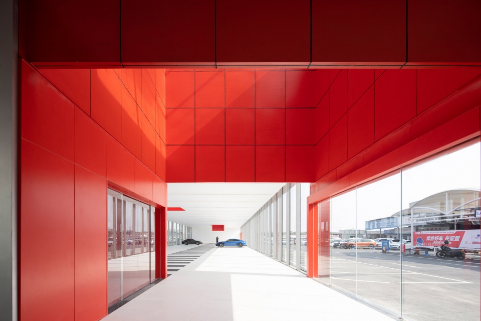 chengdu hongmeng car showroom by clou