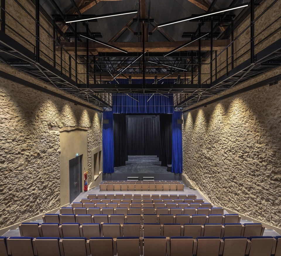 Chessy cultural centre by Opus 5 architectes
