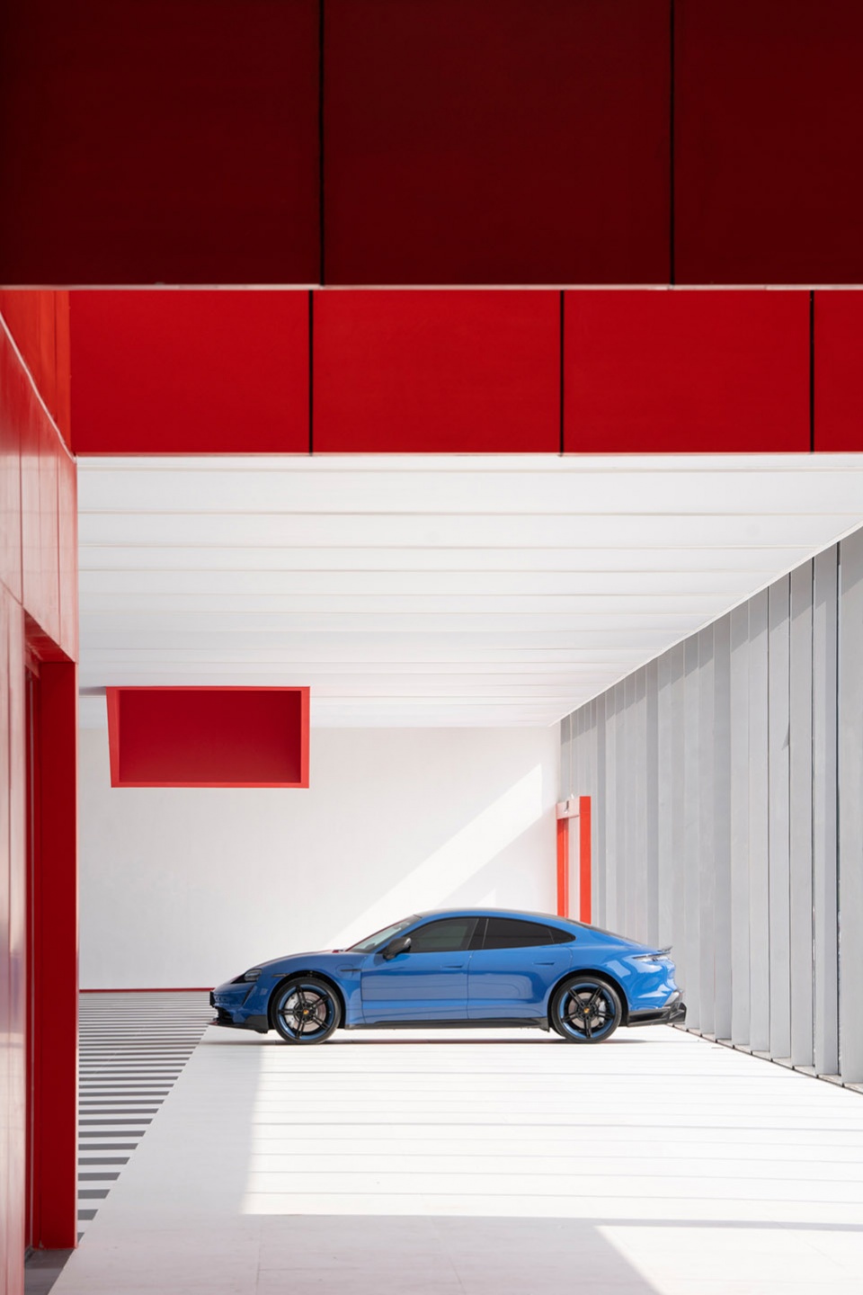 chengdu hongmeng car showroom by clou