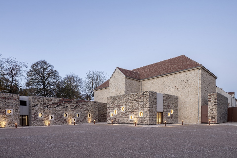 Chessy cultural centre by Opus 5 architectes
