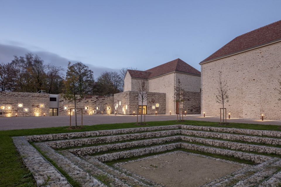Chessy cultural centre by Opus 5 architectes