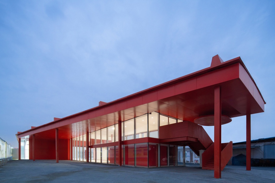 chengdu hongmeng car showroom by clou