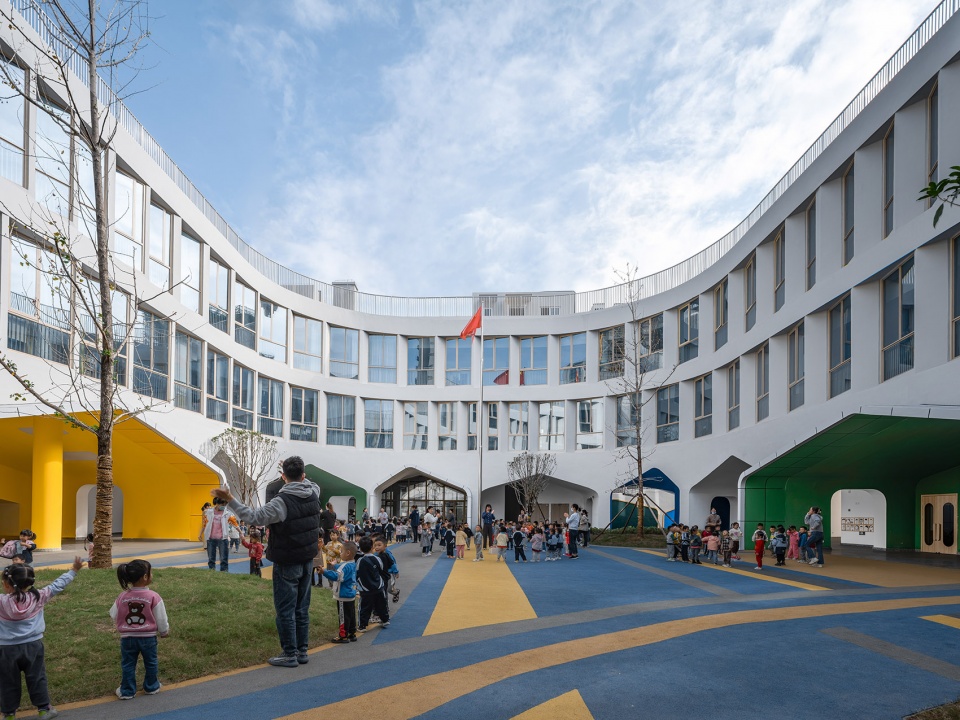 quzhou kecheng jiaogong kindergarten by lycs architecture