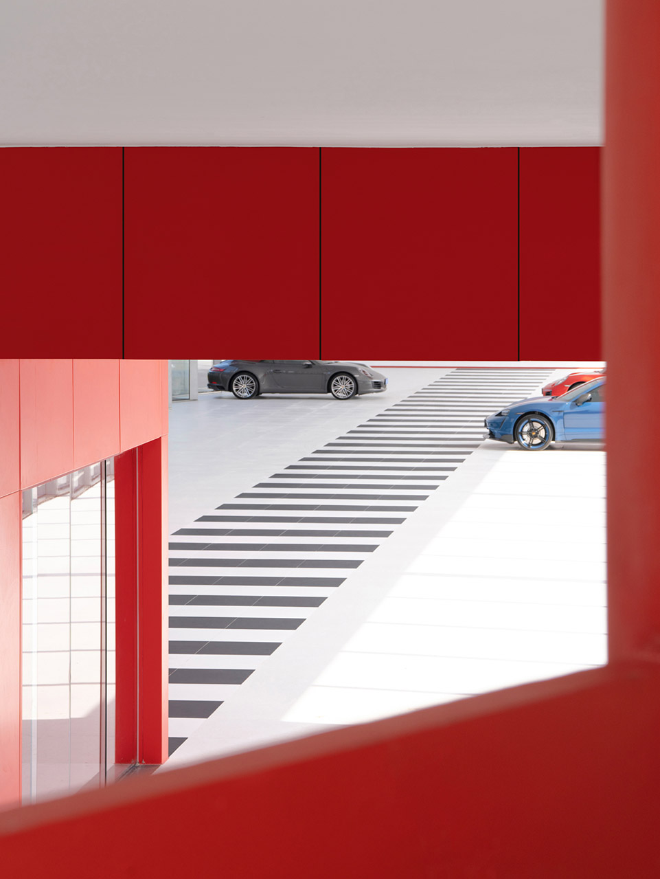 chengdu-hongmeng-car-showroom-by-clou