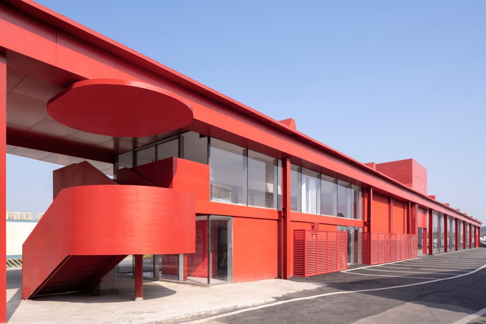 chengdu hongmeng car showroom by clou
