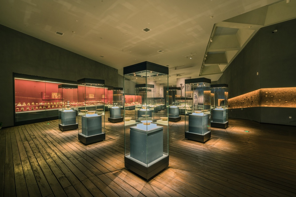 tongguan kiln site museum by luo jin studio