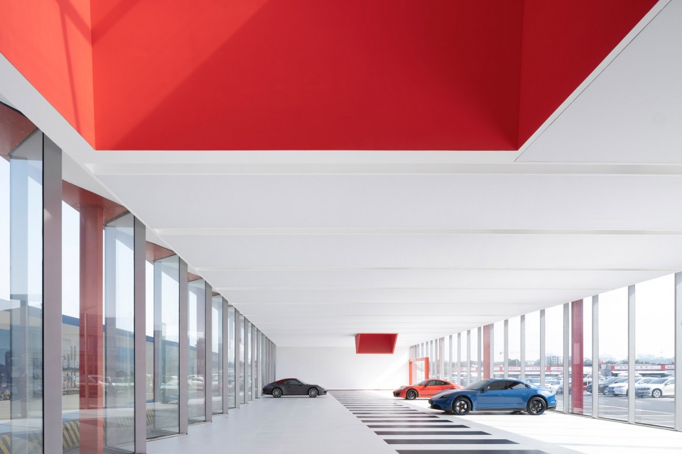 chengdu hongmeng car showroom by clou