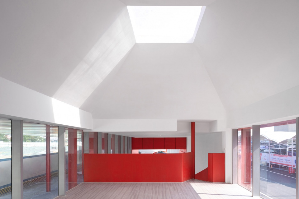 chengdu hongmeng car showroom by clou