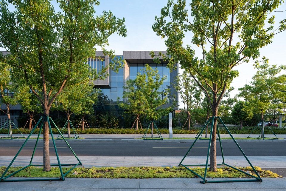 north office park of zhejiang university international campus in haining by la design