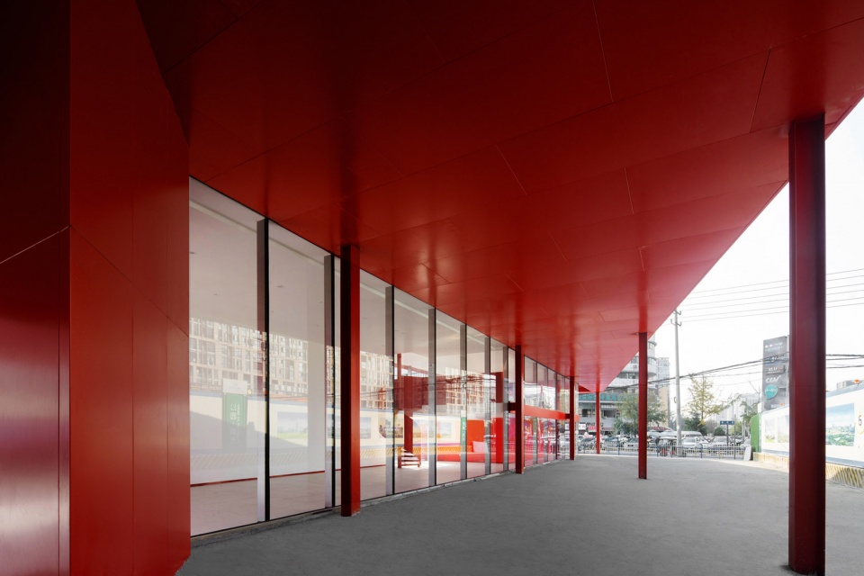 chengdu hongmeng car showroom by clou