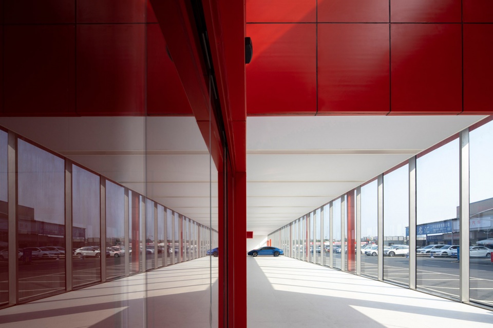 chengdu hongmeng car showroom by clou
