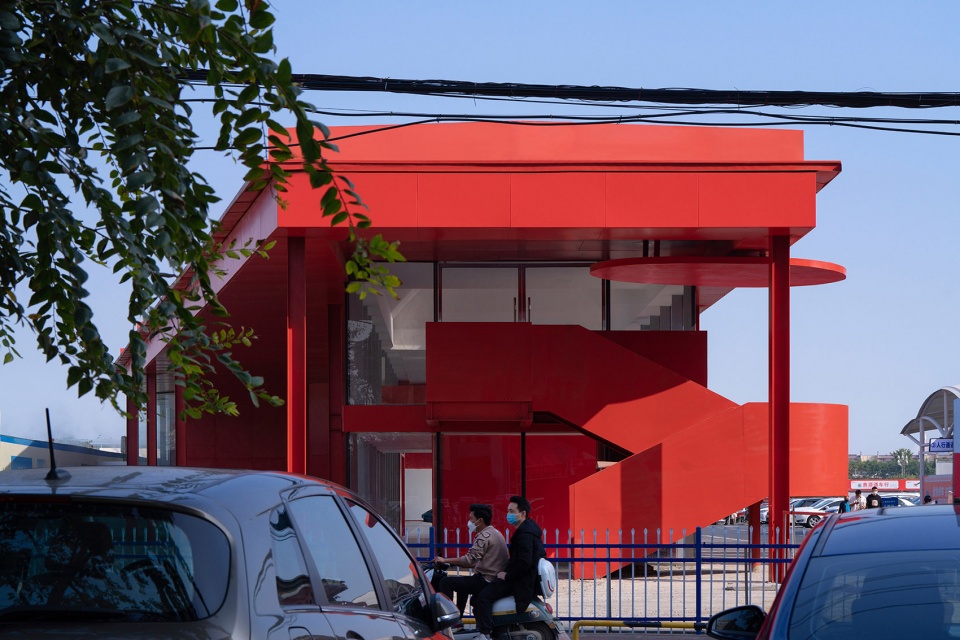 chengdu hongmeng car showroom by clou