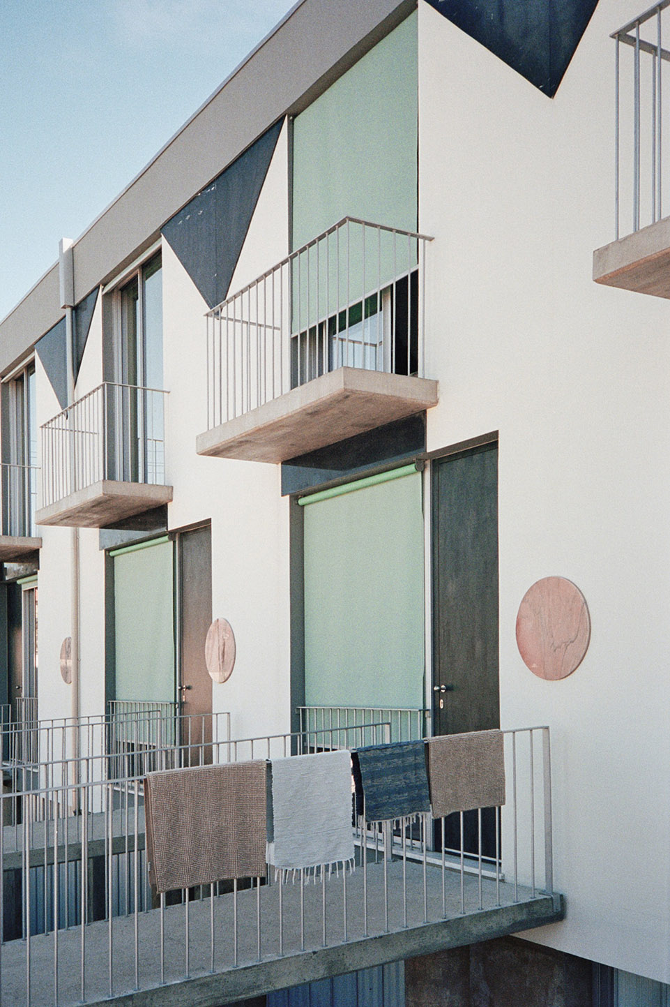 Houses of Cards by Fala Atelier 谷德设计网