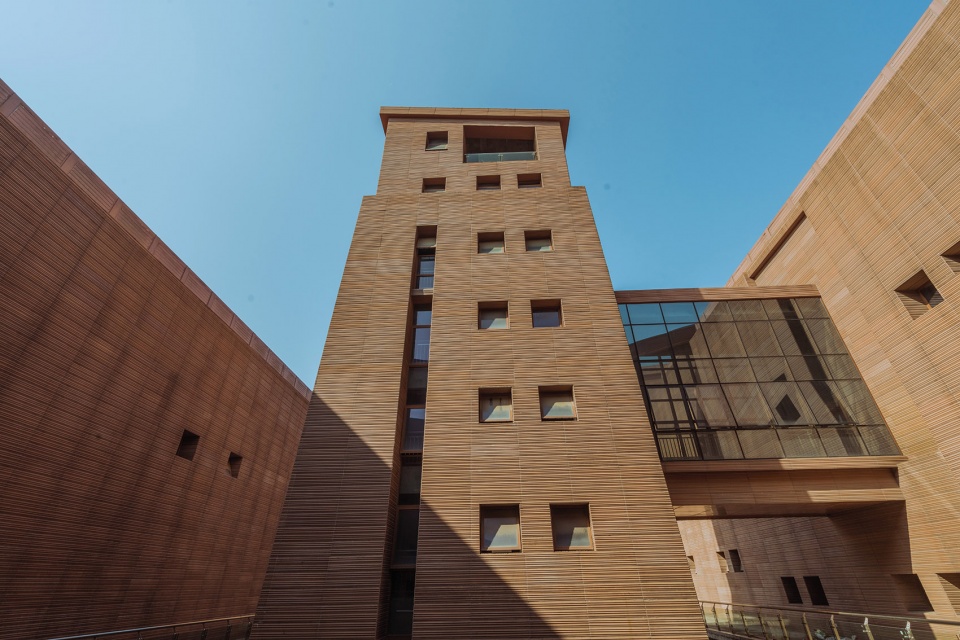 tongguan kiln site museum by luo jin studio