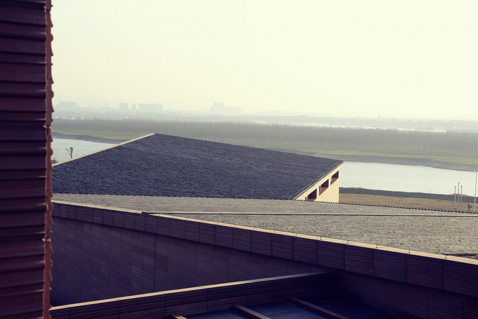 tongguan kiln site museum by luo jin studio