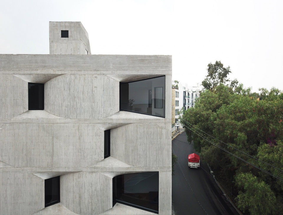 DL1310 by Michan Architecture