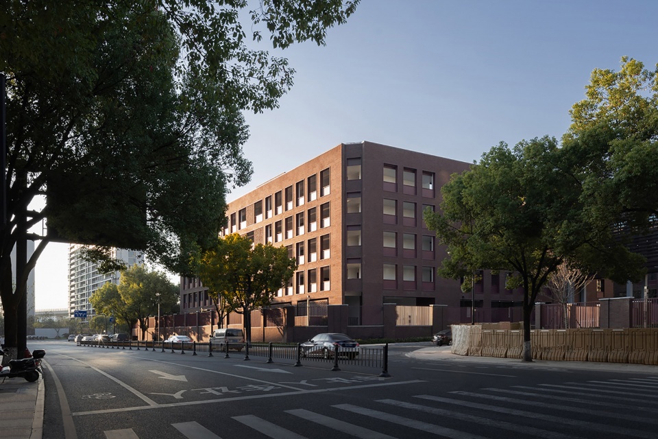 Yiwu Xiuhu Primary School expansion project China by JIUMI Design