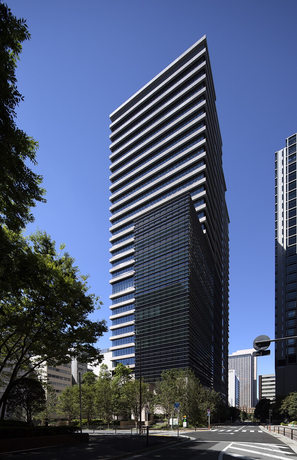 Hibiya Fort Tower by Nikken Sekkei Ltd