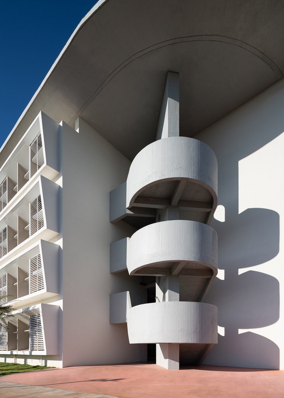 haikou jiangdong huandao experimental school by tao