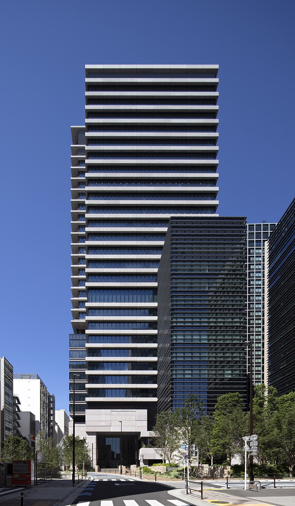 Hibiya Fort Tower by Nikken Sekkei Ltd