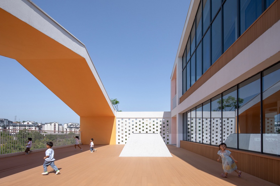 The southern branch of the Simao District Kindergarten by Tao Zhi Studio Architectural Design and Research Institute of SCUT