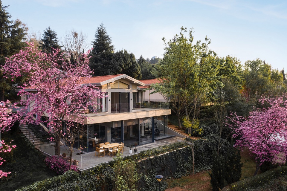 House Rooted in the Soil China by KiKi ARCHi