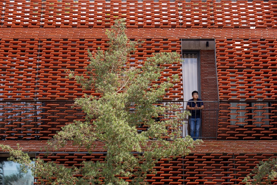 Tile Nest by H P Architects