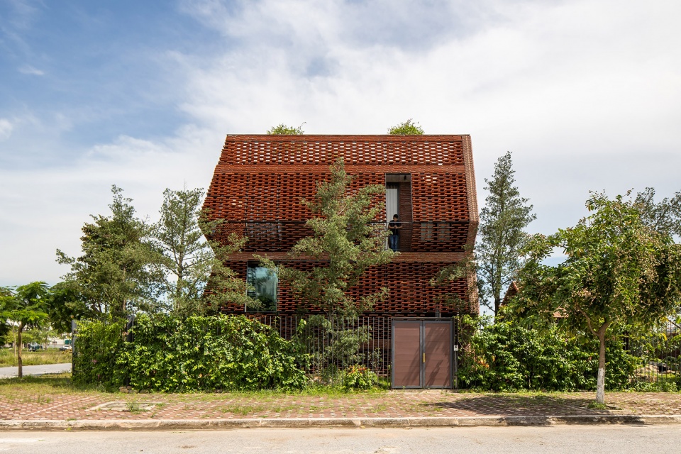 Tile Nest by H P Architects
