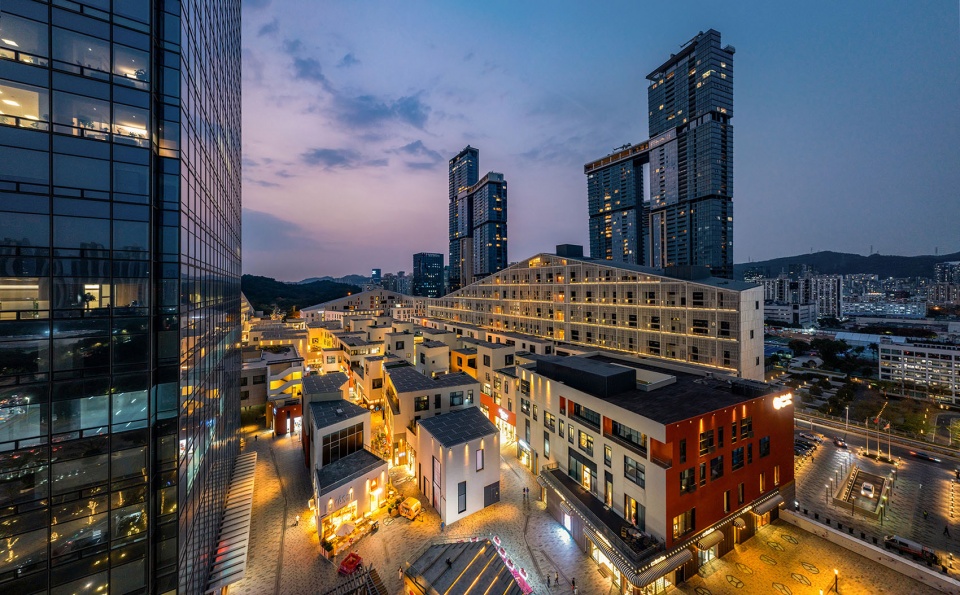 frame china office by archstudio and ufo media lab
