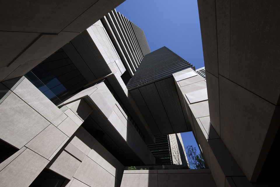 Hibiya Fort Tower by Nikken Sekkei Ltd