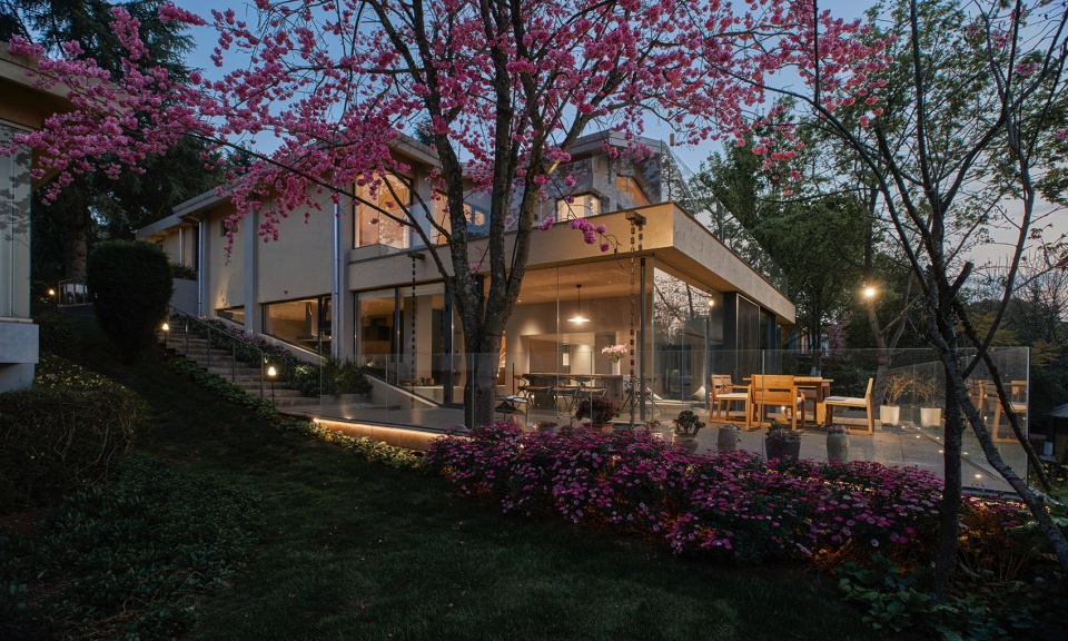 House Rooted in the Soil China by KiKi ARCHi