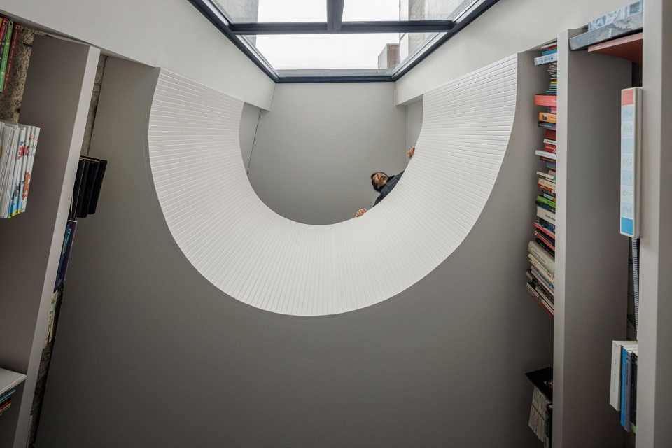 Casa Vertical by Ivo Tavares Studio