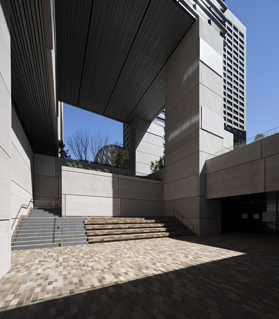 Hibiya Fort Tower by Nikken Sekkei Ltd