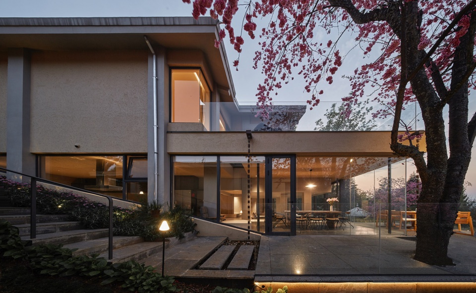 House Rooted in the Soil China by KiKi ARCHi