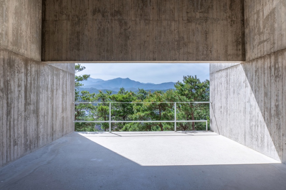 Sayuwon park pavilions by Alvaro Siza Photography by William Mulvihill