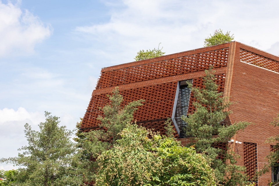 Tile Nest by H P Architects