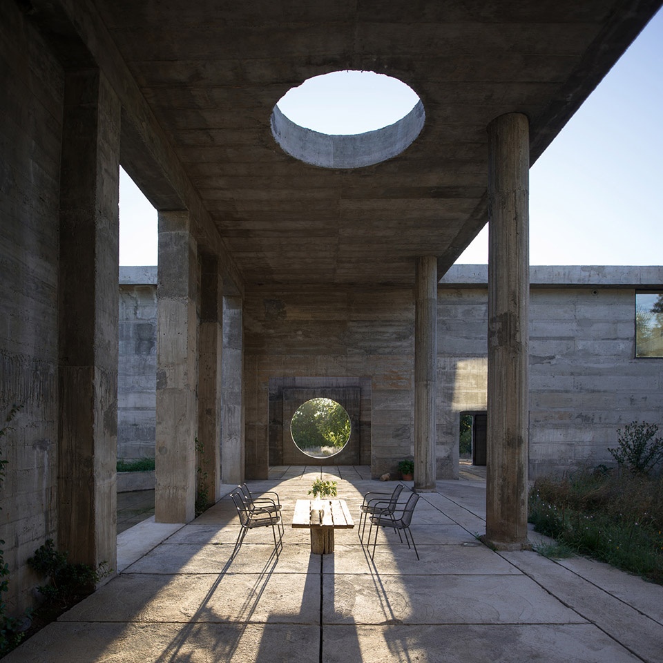 Luna house by Pezo von Ellrichshausen