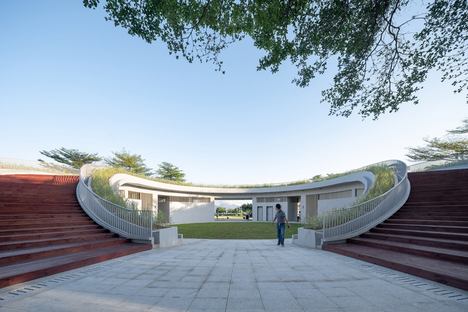 Design of Public Toilet in Shenzhen Bay Haifeng Sports Square China by CCDI GROUP 21 STUDIO