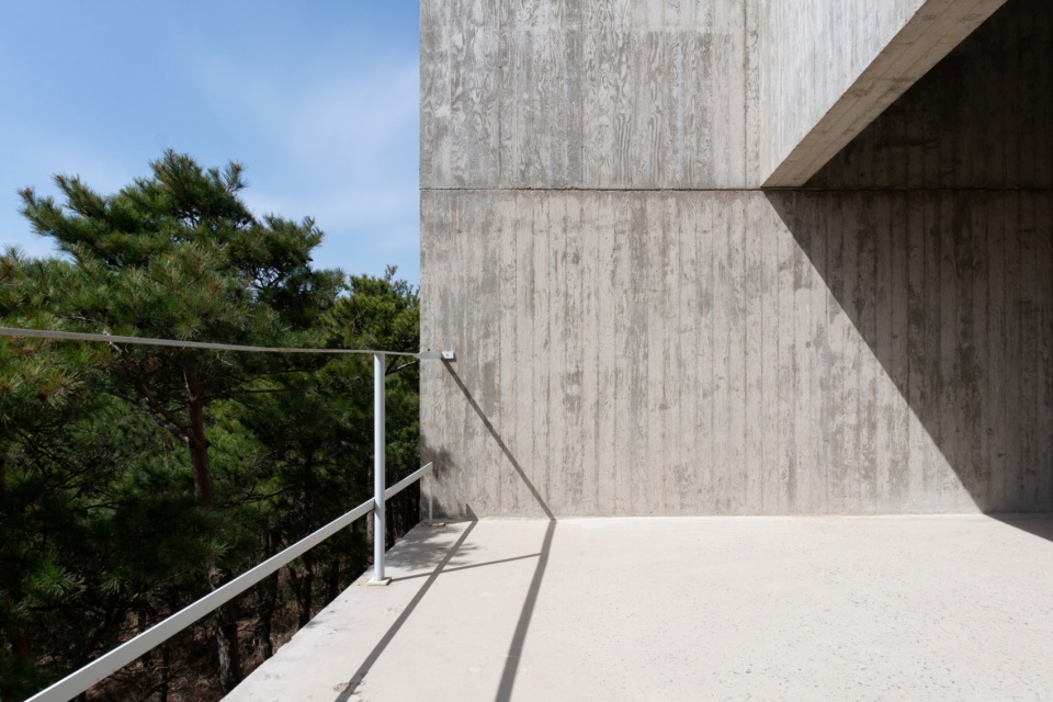 Sayuwon park pavilions by Alvaro Siza Photography by William Mulvihill
