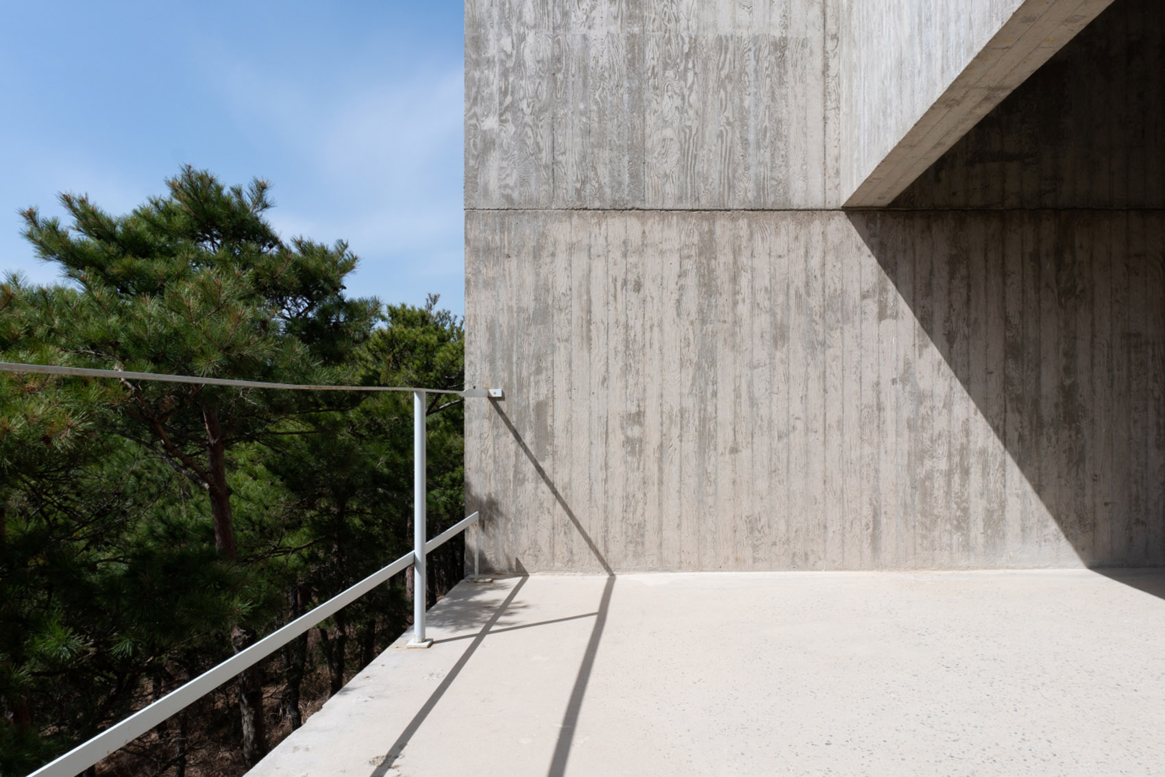 Sayuwon park pavilions by Alvaro Siza, Photography by William Mulvihill