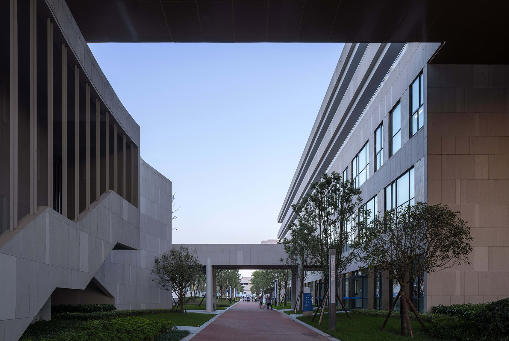 Renshou Campus of Chengdu Foreign Language School by Rong Zhaohui ...