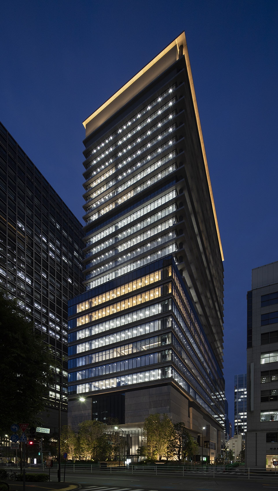 Hibiya Fort Tower by Nikken Sekkei Ltd