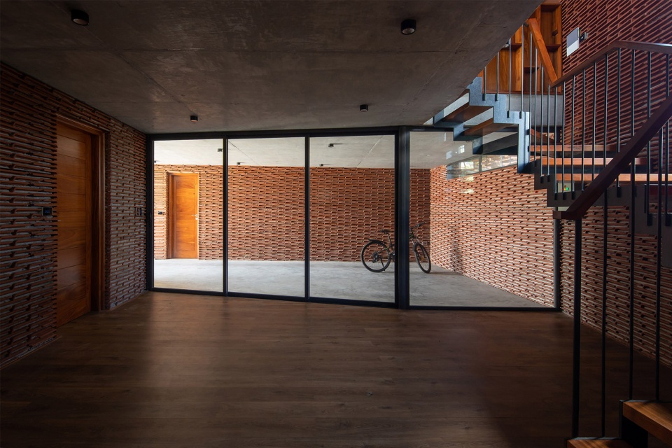 Tile Nest by H P Architects